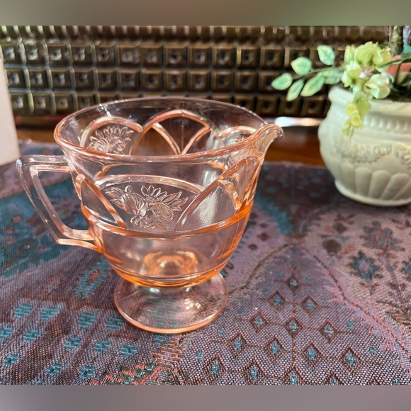 Federal Depression Rosemary "Dutch Rose" Pink Handled & Footed Creamer - Picture 5 of 12